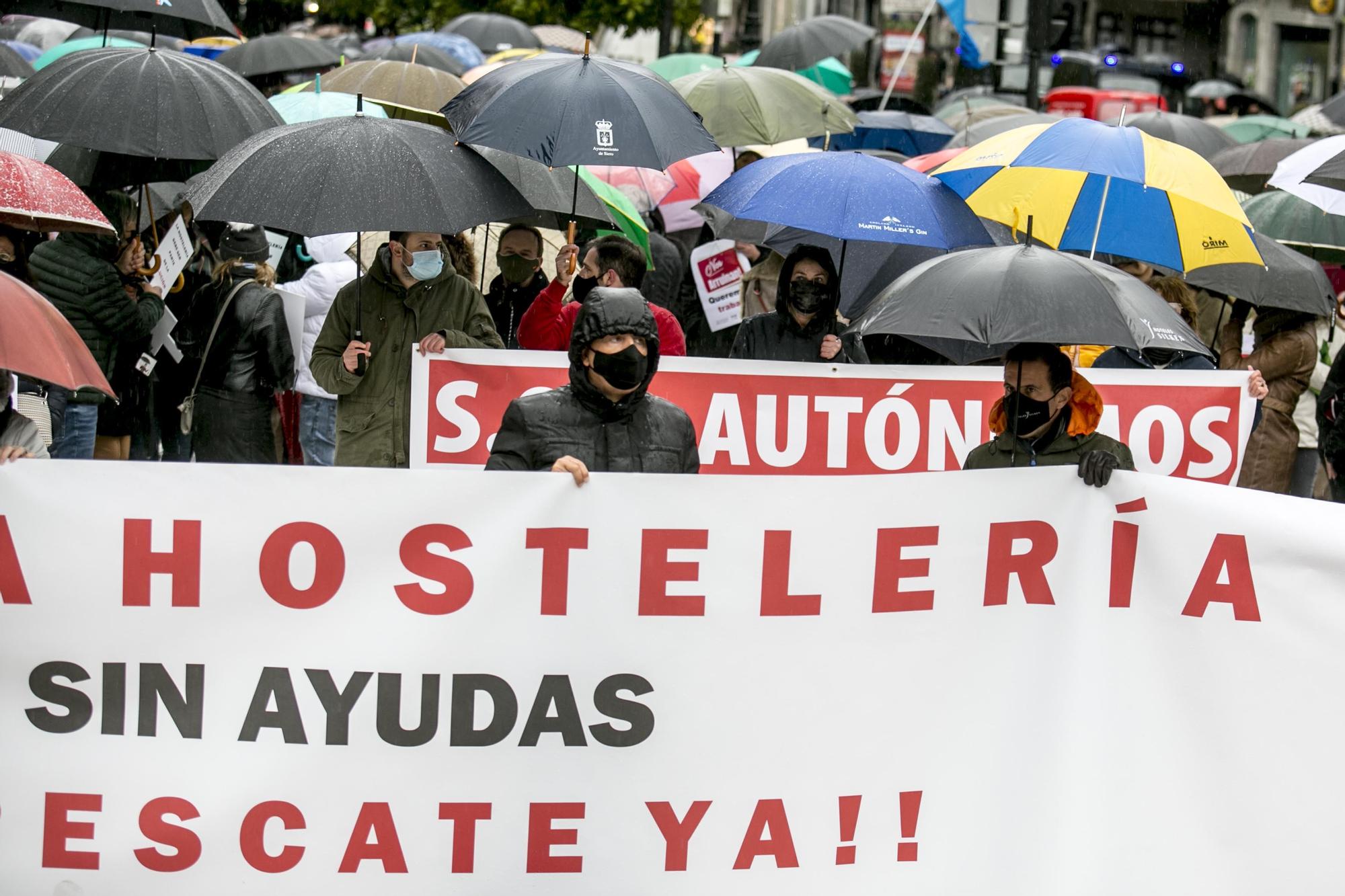 La hostelería toma las calles y exige "no perder las cenas de diciembre"