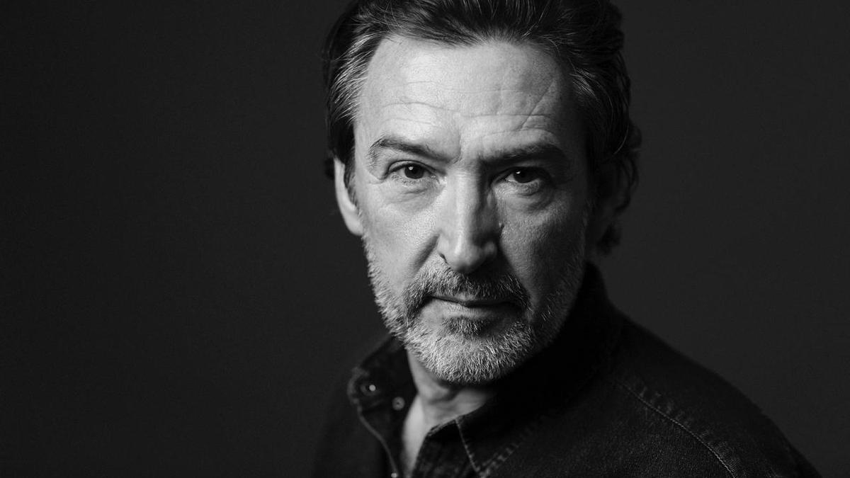 García Millán aportará su voz y sensibilidad interpretativa a un texto concebido para conmover desde el lenguaje, la imagen y el ritmo musical de la prosa.