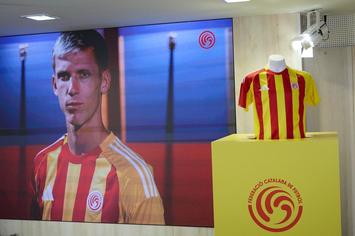 Dani Olmo, con la nueva camiseta de Catalunya