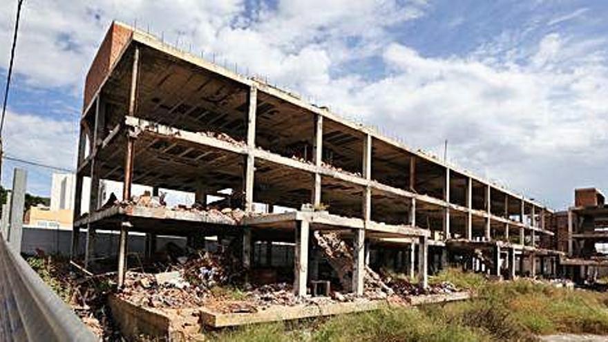 El edificio de es Viver, un año después del incendio mortal.