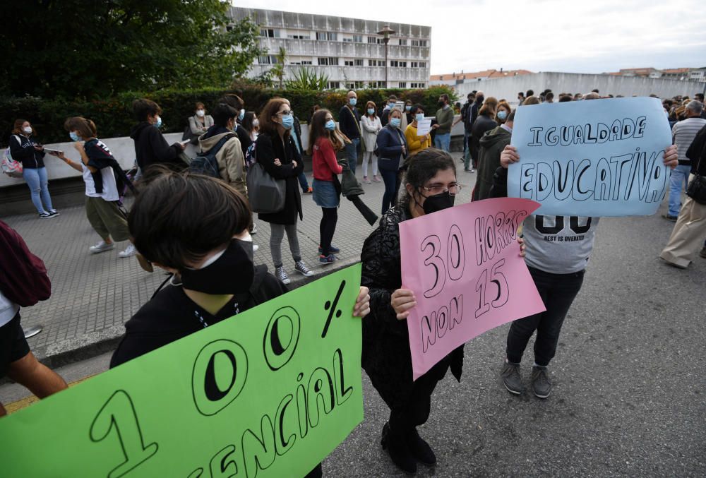 Los IES Sánchez Cantón y Valle Inclán, en pie de guerra por la educación presencial