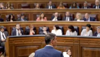 Sánchez se aferra a un limitado plan de regeneración democrática ante el bloqueo de la legislatura