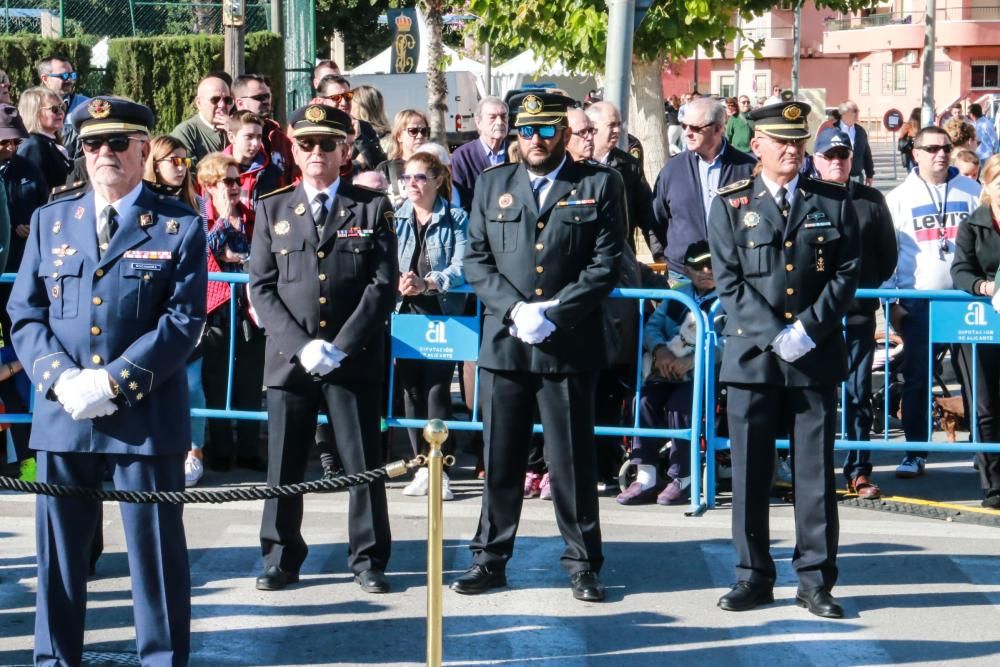 El Ayuntamiento rindió homenaje a la presencia de la Guardia Civil en Orihuela y su 175 aniversario con el descubrimiento de un monumento