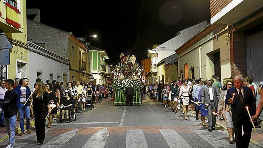 Procesión en honor a San Miguel Arcángel