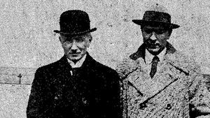 Una imagen de Corbinos (derecha) datada en 1923, junto a Jules Rimet, presidente de la FIFA, en París, durante uno de sus múltiples viajes como enviado especial de “La Jornada Deportiva”. No se conservan fotos deportivas de Corbinos