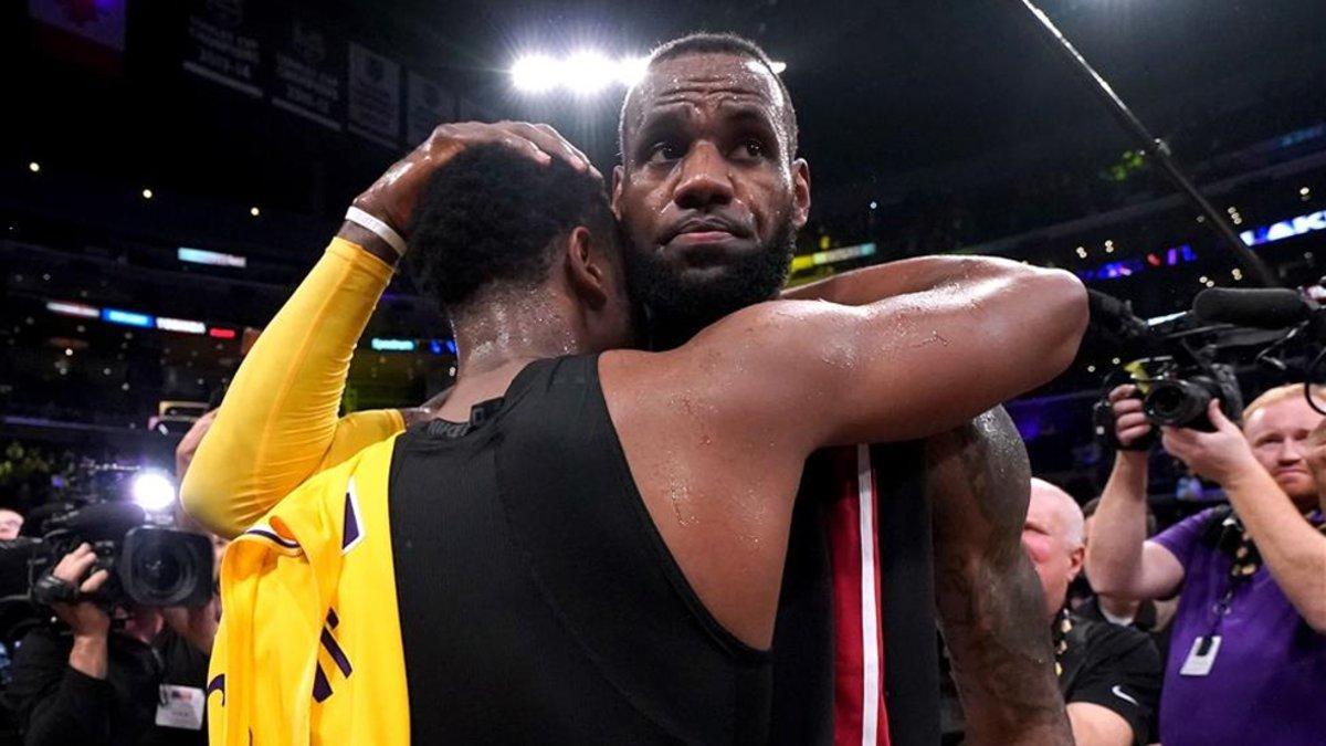 LeBron James y Wade se fundieron en un cálido abrazo