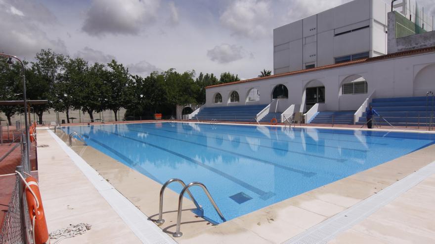 La piscina de la Ciudad Deportiva de Cáceres, otro verano sin entrada única