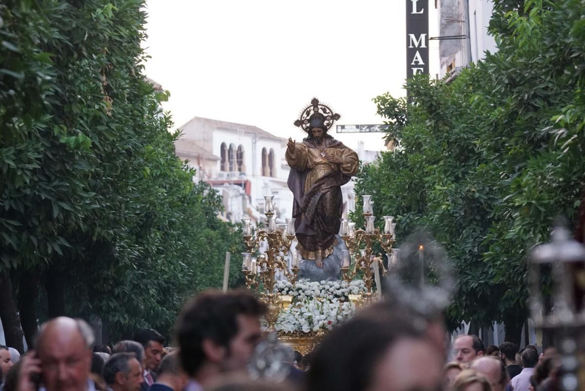 Una procesión con tres pasos para el aniversario del Sagrado Corazón