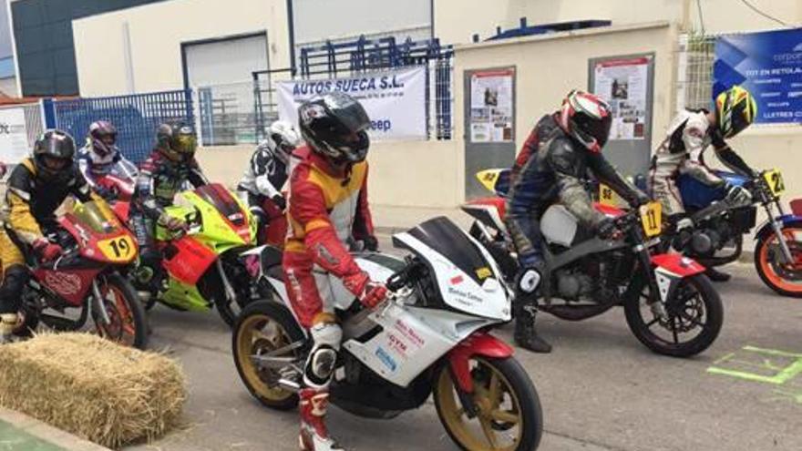 Sueca vibra con el motociclismo clásico