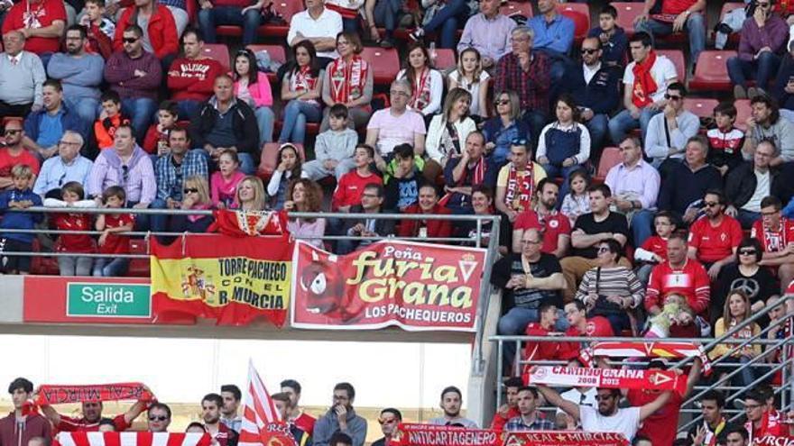 Ante el UCAM, un test de lealtad para la afición del Murcia en Nueva Condomina