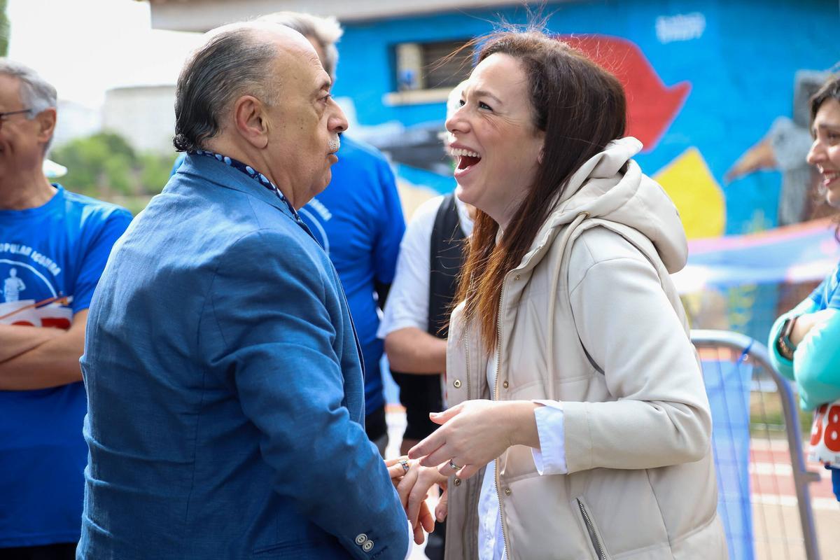El presidente del Icomba, Pedro Hidalgo, y la consejera de Salud, Sara García.