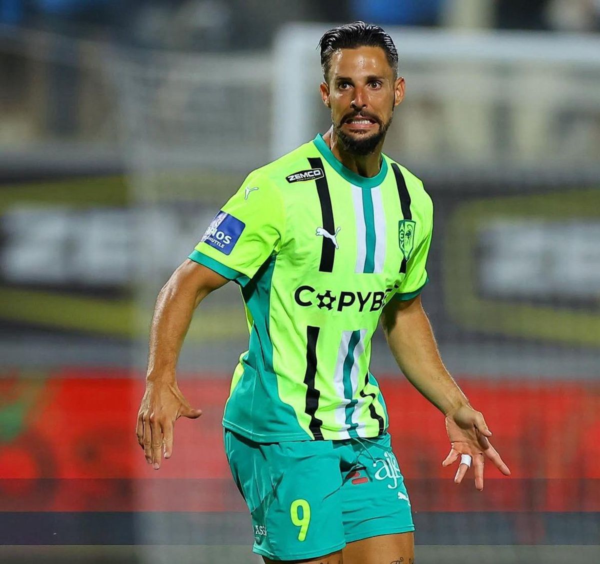 Fran Sol durante un partido con el AEK Larnaca.