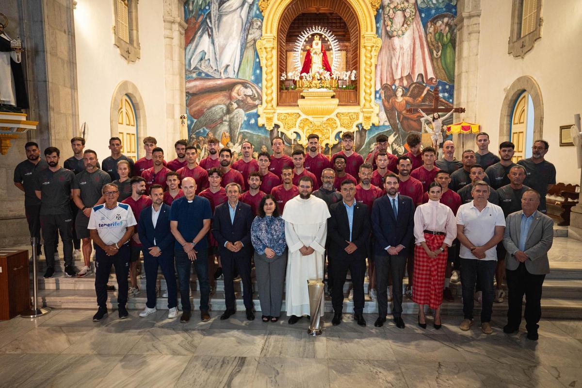 Ofrenda del CD Tenerife a la Virgen de Candelaria
