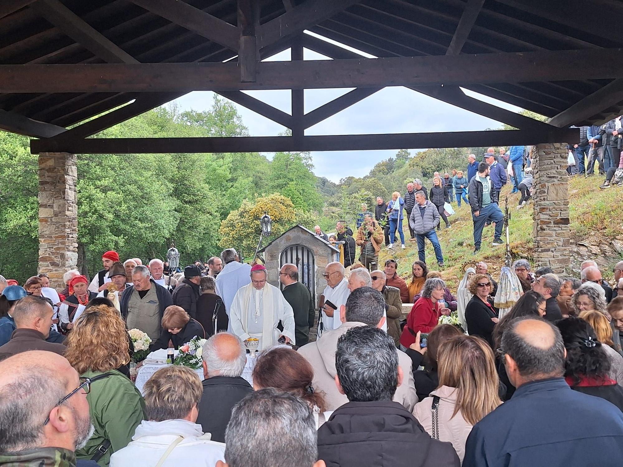 La devoción hispanolusa a la Virgen de Fátima se congrega a la vera del río Manzanas