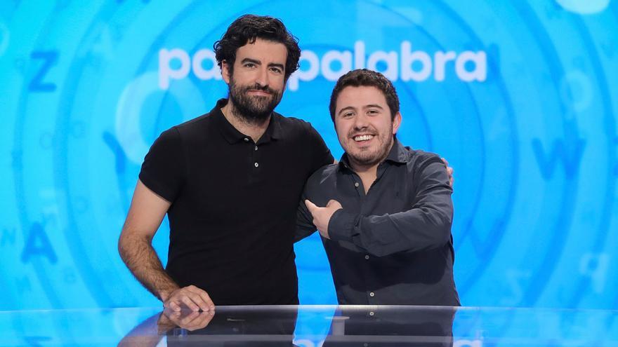 Telecinco tira de un mítico participante de &#039;Pasapalabra&#039; para estrenar &#039;Agárrate al sillón&#039; y lanza una sonora pulla al concurso de Antena 3