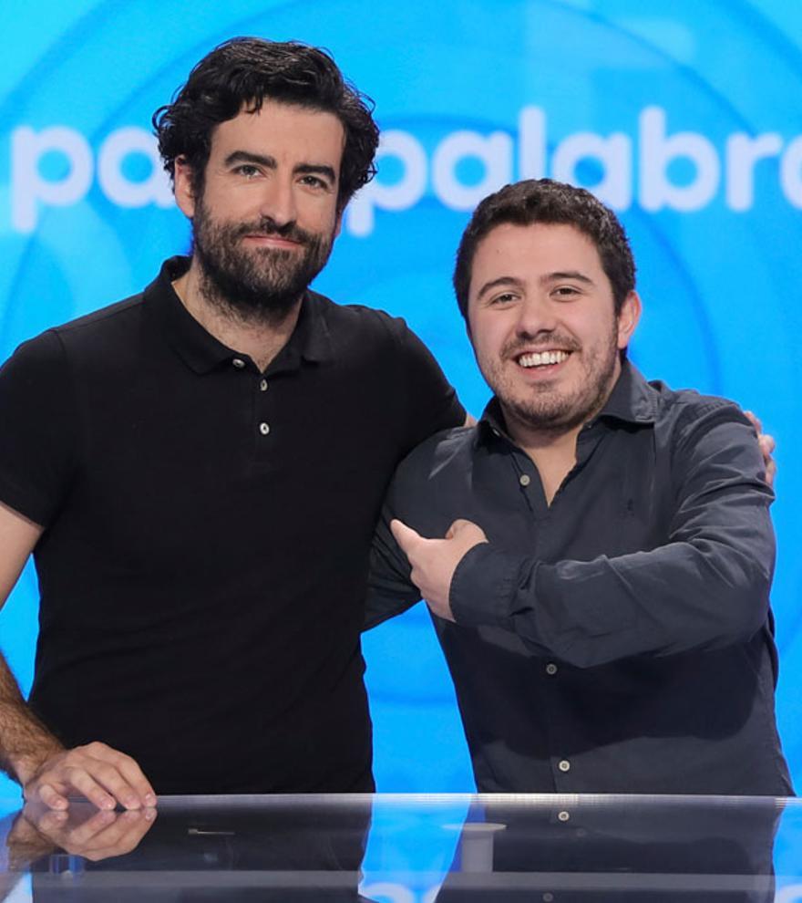 Telecinco tira de un mítico participante de &#039;Pasapalabra&#039; para estrenar &#039;Agárrate al sillón&#039; y lanza una sonora pulla al concurso de Antena 3