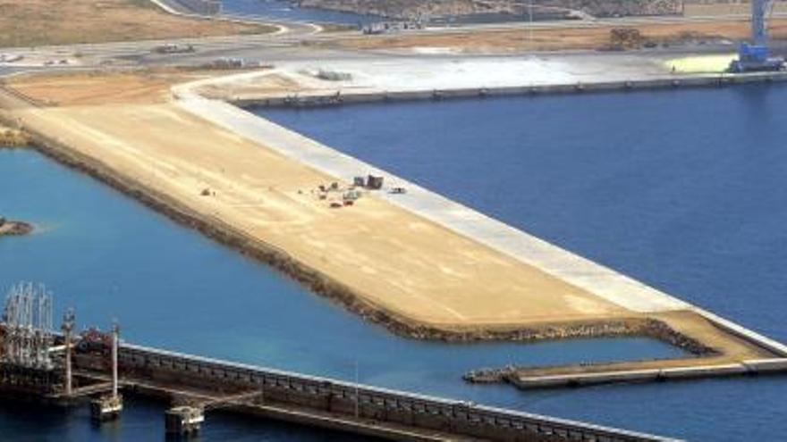 Vista de la terminal de graneles sólidos inaugurada ayer en la dársena de Escombreras del puerto de Cartagena.