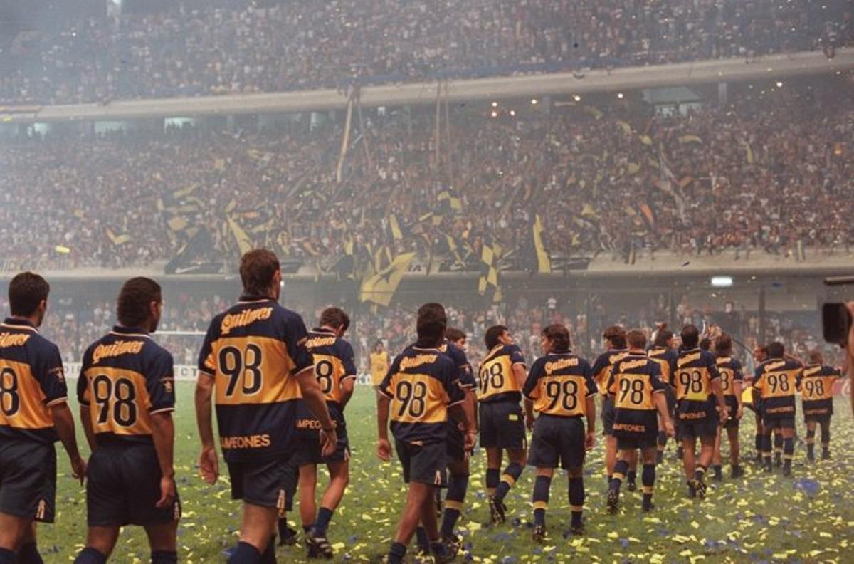 Boca Juniors celebra en la Bombonera el título de 1998 que conquistó sin derrotas.