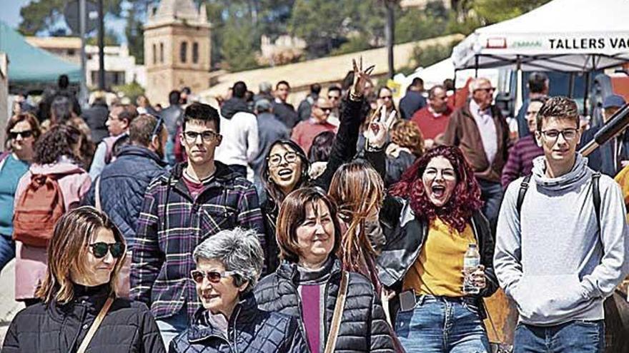 La feria de Andratx recibió una gran afluencia de visitantes.