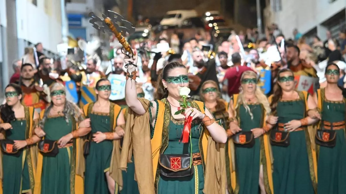 San Blas revive la gesta cristiana en un desfile que desafía al calor