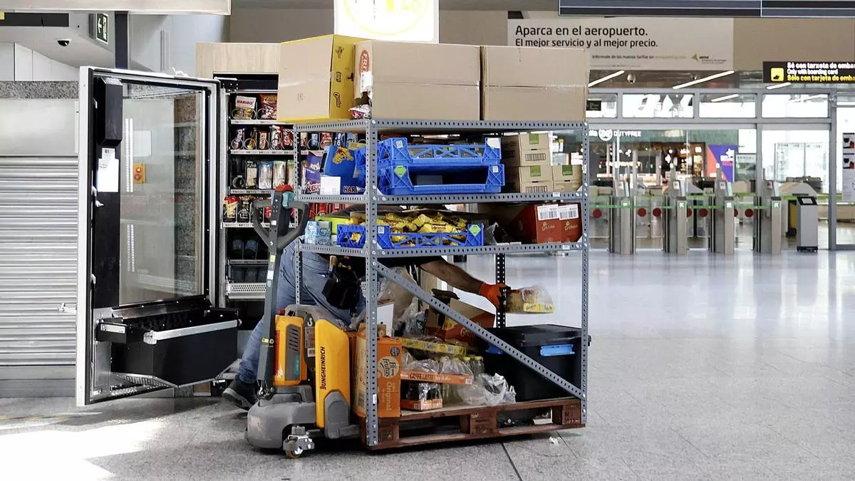 Todo listo en Lavacolla: os avións volven voar no ceo de Compostela