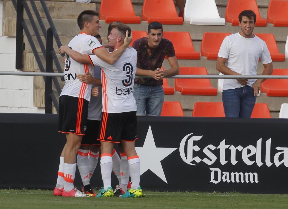 Las mejores imágenes del Valencia Mestalla - AE Prat