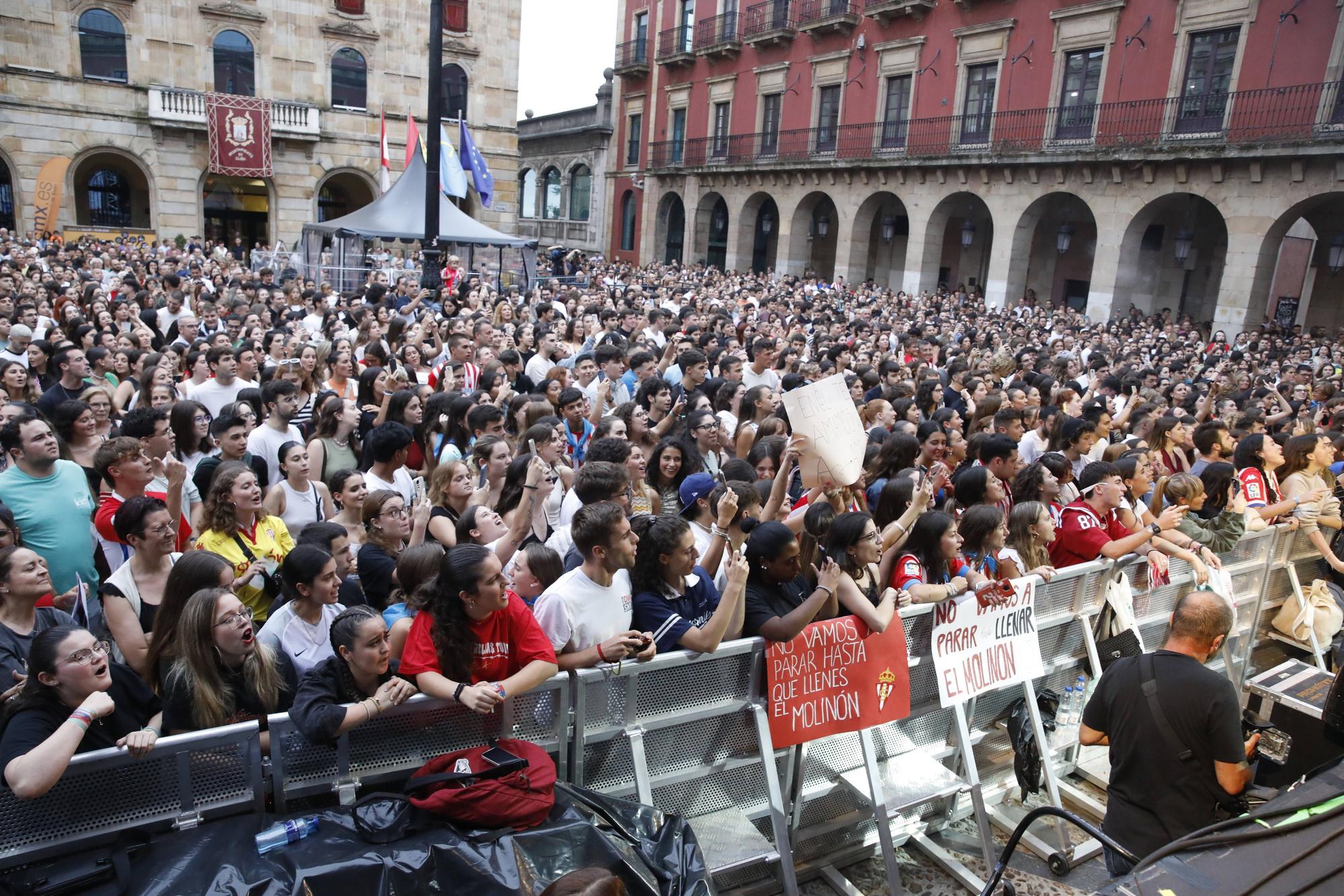 Concierto de Enol en la Plaza Mayor de Gijón