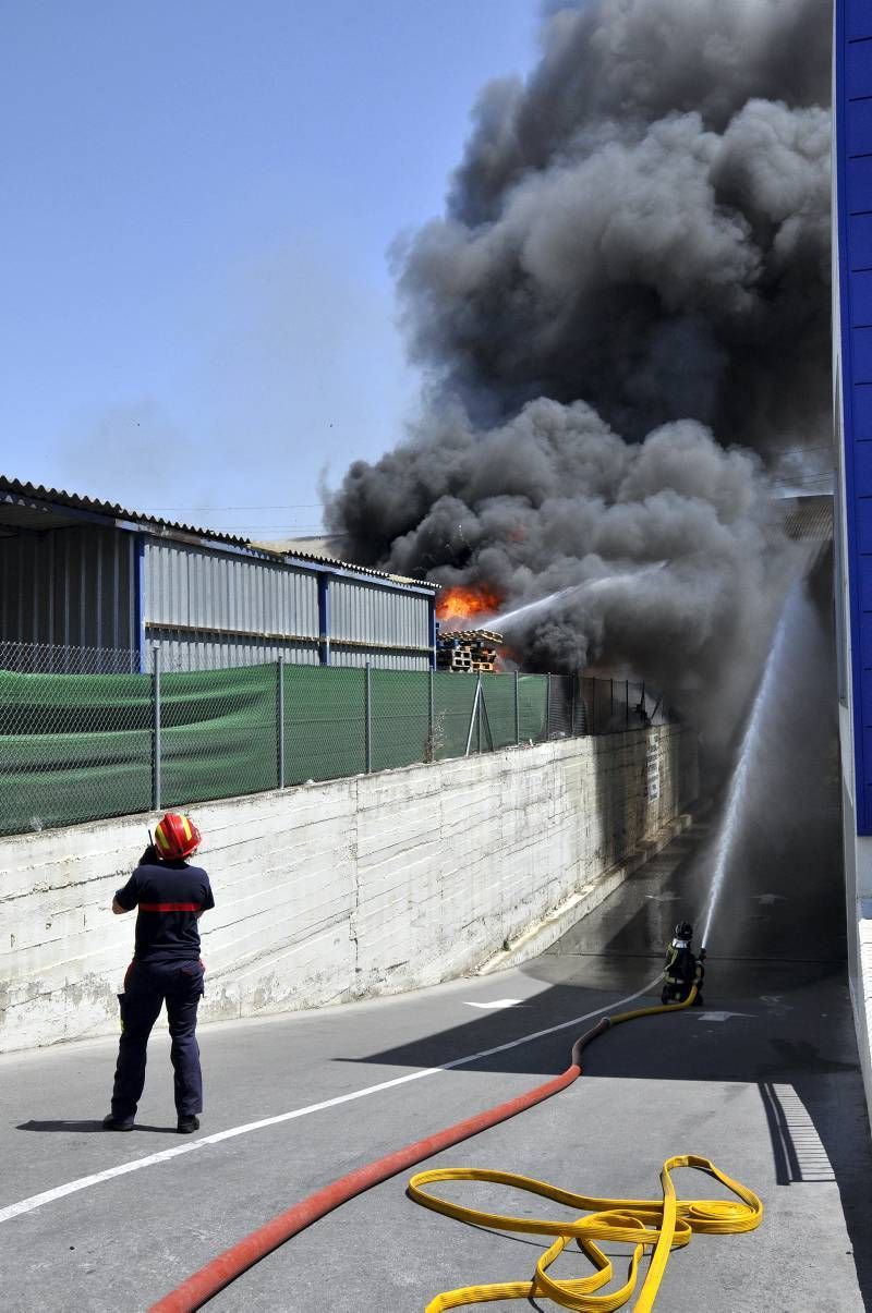 Fotogalería: Incendio en el polígono de Cogullada