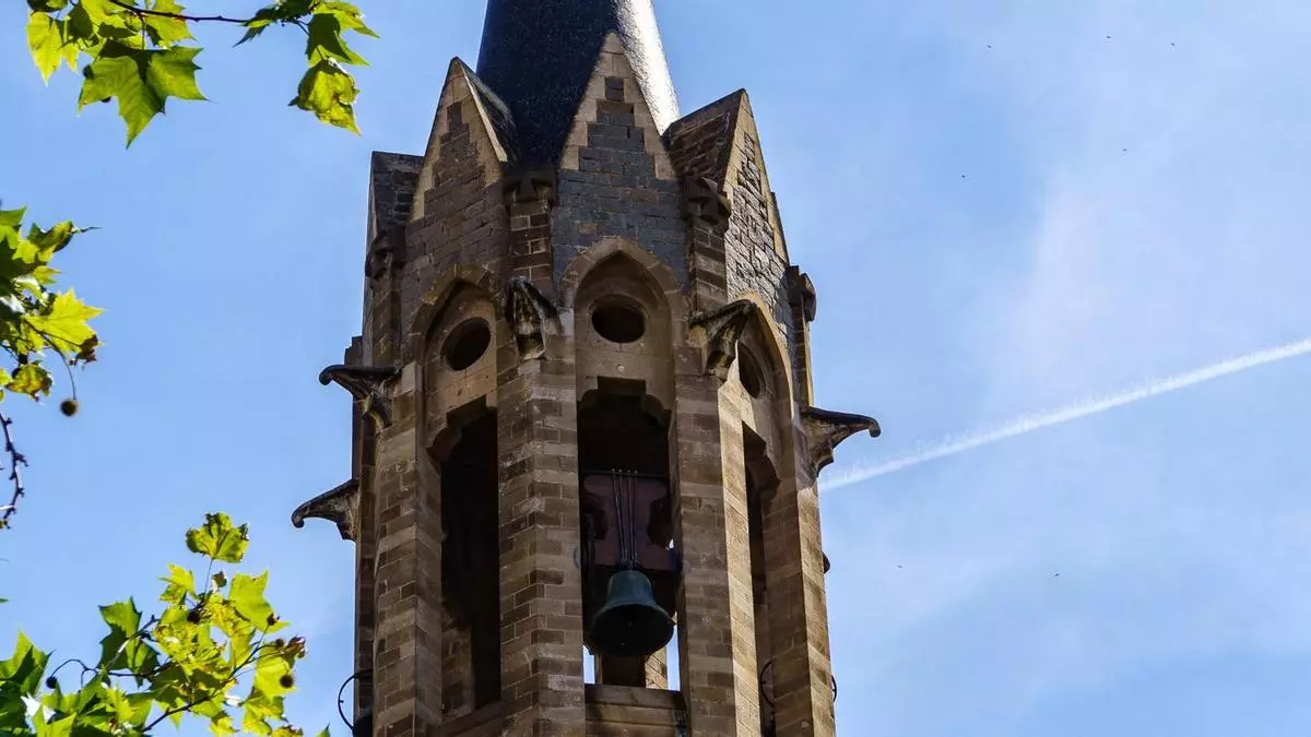 La desconocida iglesia modernista a 20 minutos de Barcelona construida por un colaborador de Gaudí