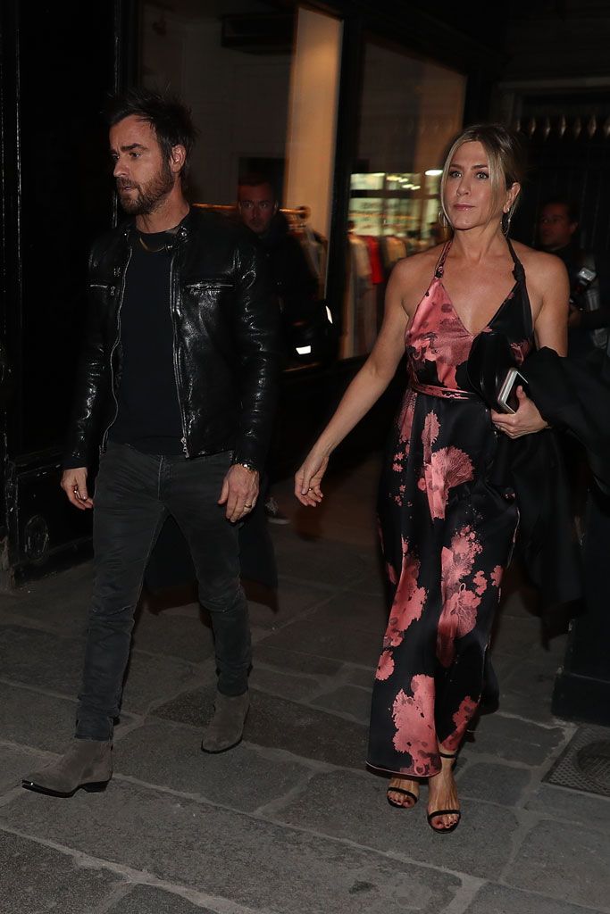 Jennifer Aniston y Justin Theroux disfrutan de la noche parisina
