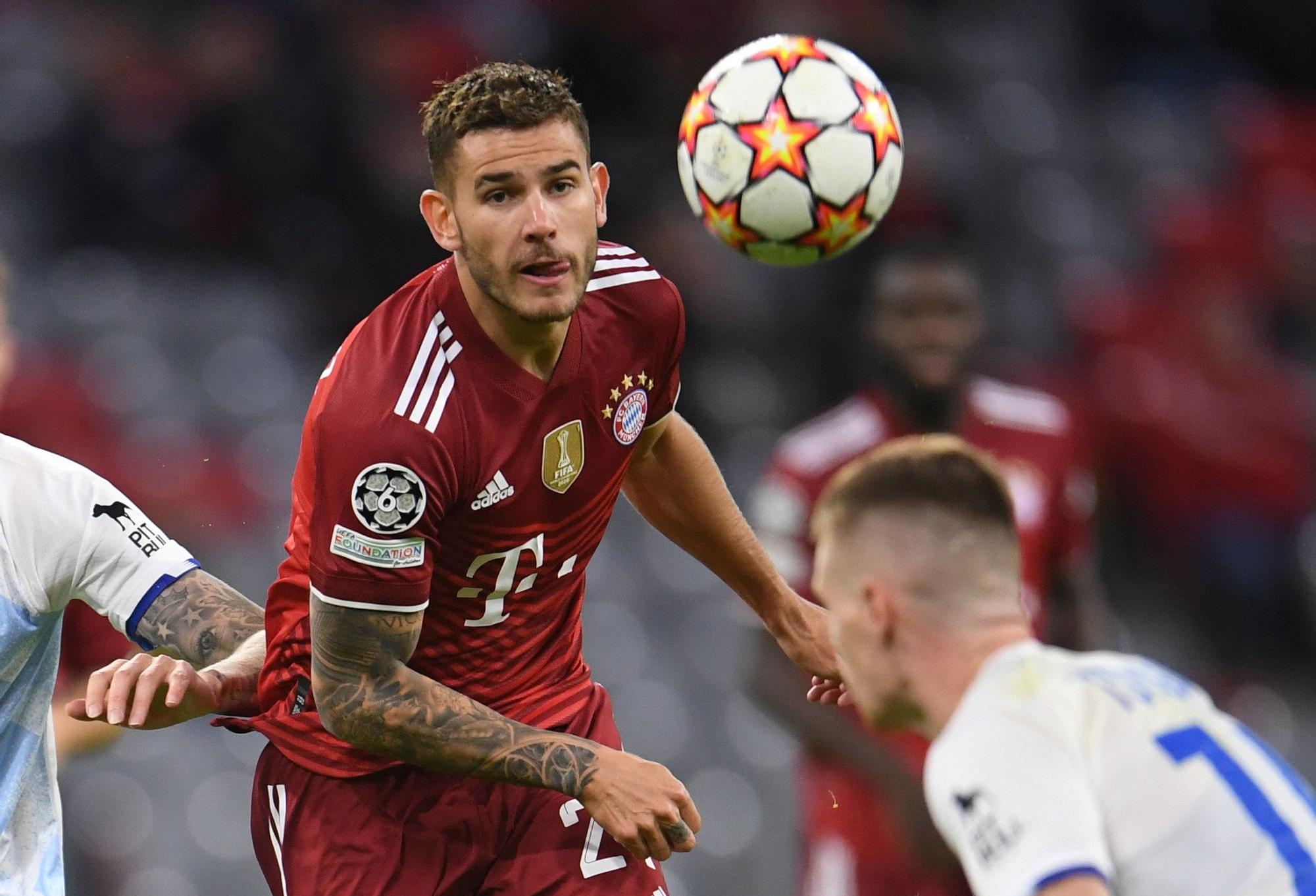 Lucas Hernández durante un partido con el Bayern.