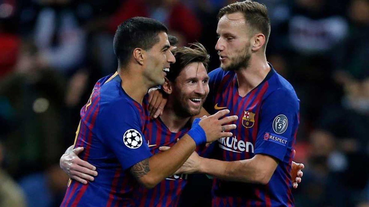 Suárez, Rakitic y Messi celebran uno de los tantos del Barça