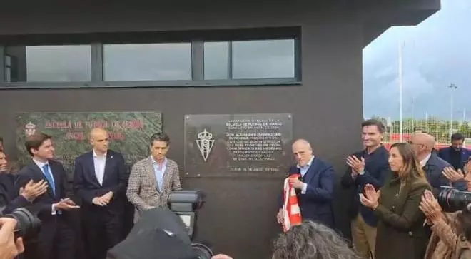 VÍDEO: Alejandro Irarragorri descubre la nueva placa de la última reforma de Mareo junto a Javier Tebas