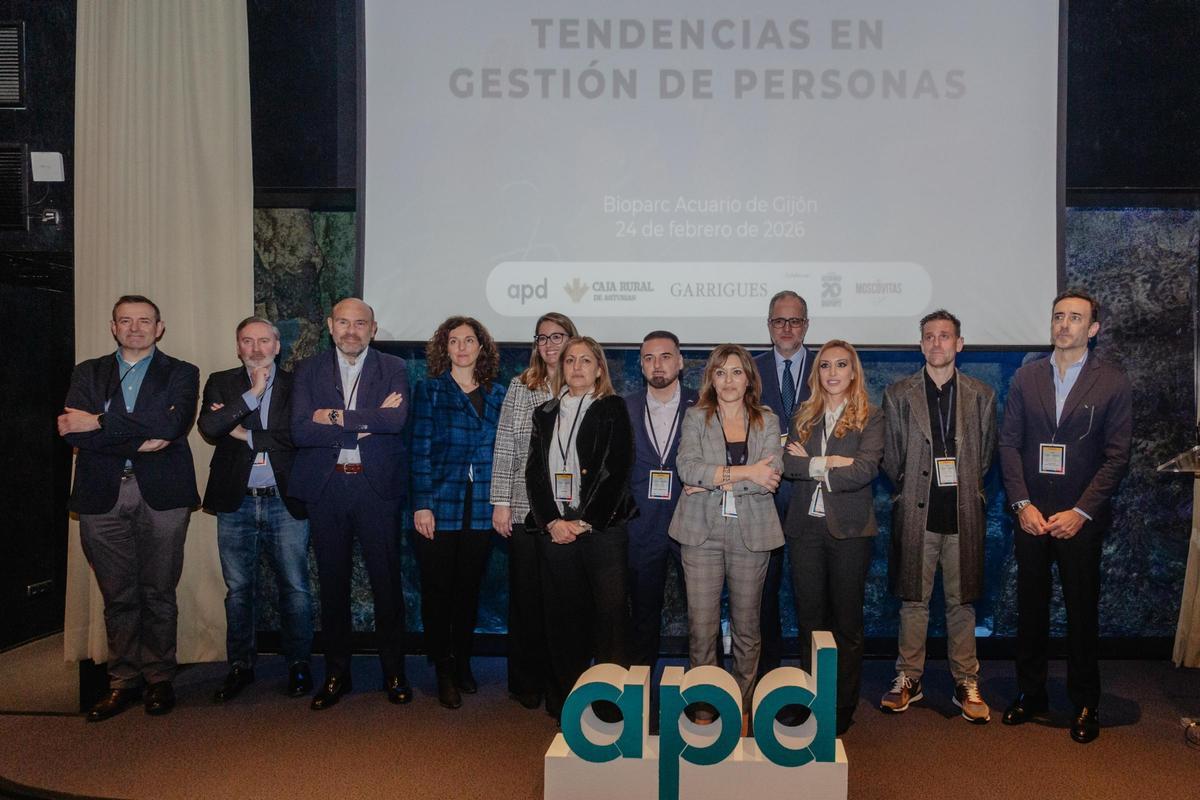 Los participantes en las charlas de la jornada organizada por la Asociación para el Progreso de la Dirección en el Acuario de Gijón.