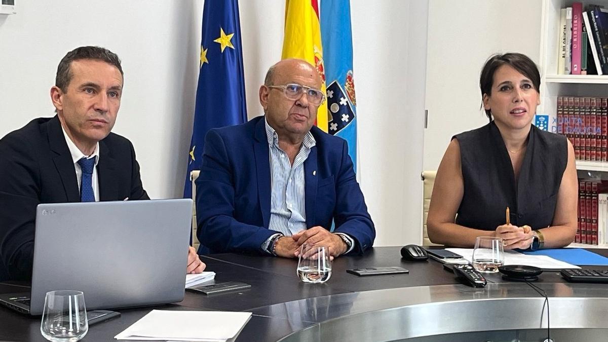 La conselleira de Economía e Industria, María Jesús Lorenzana, recibió en San Caetano al presidente de Metaldeza, Ramón Cuiña
