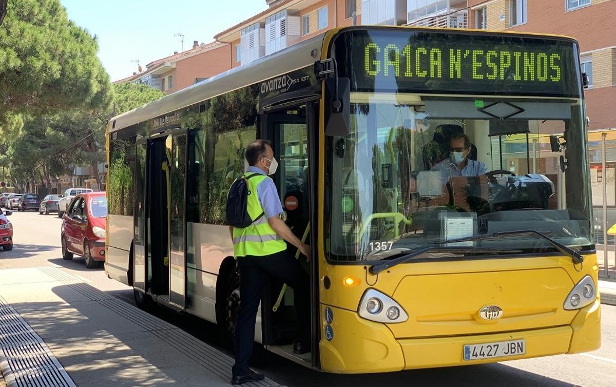 Uns 400 usuaris protesten per les deficiències del servei de bus al Baix Llobregat