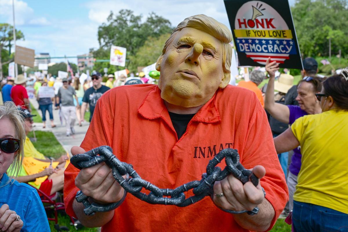 Manifestación contra Trump en West Palm Beach, Florida