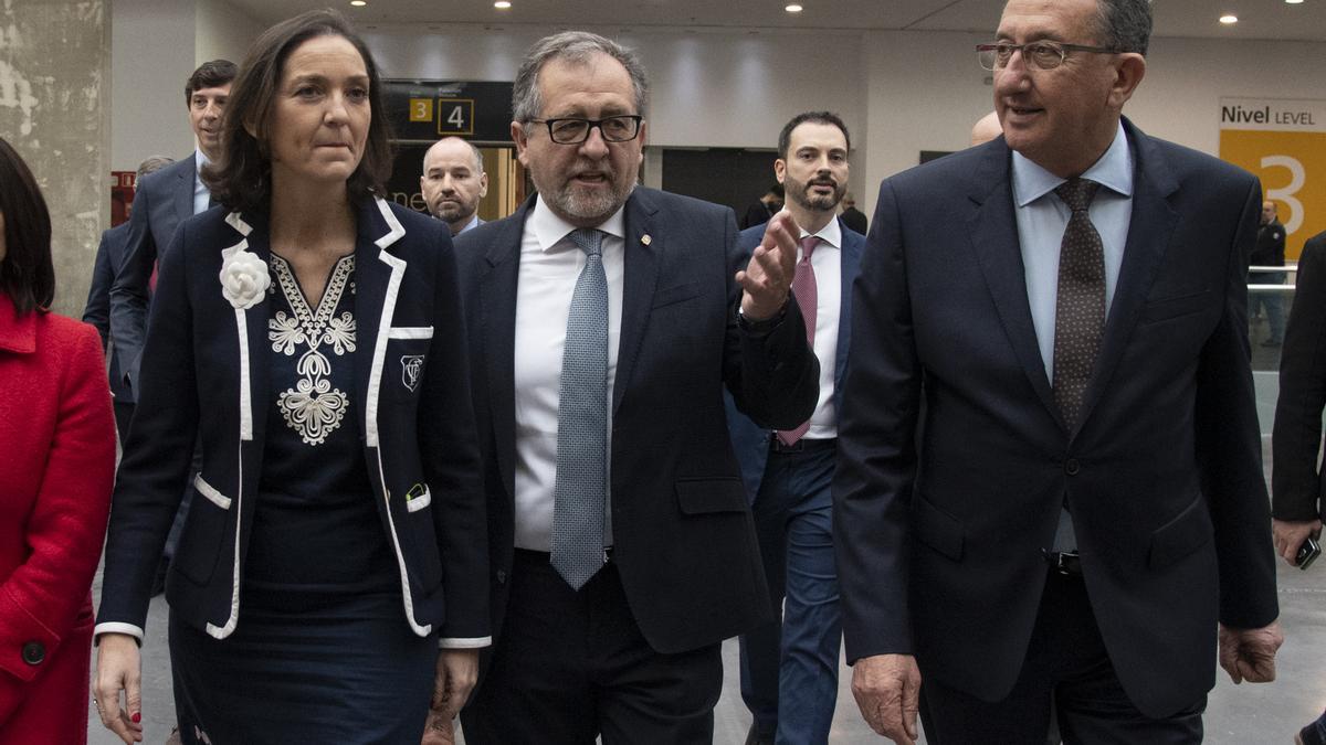 El presidente Martí, en una foto de archivo con la ministra de Industria, Reyes Maroto.