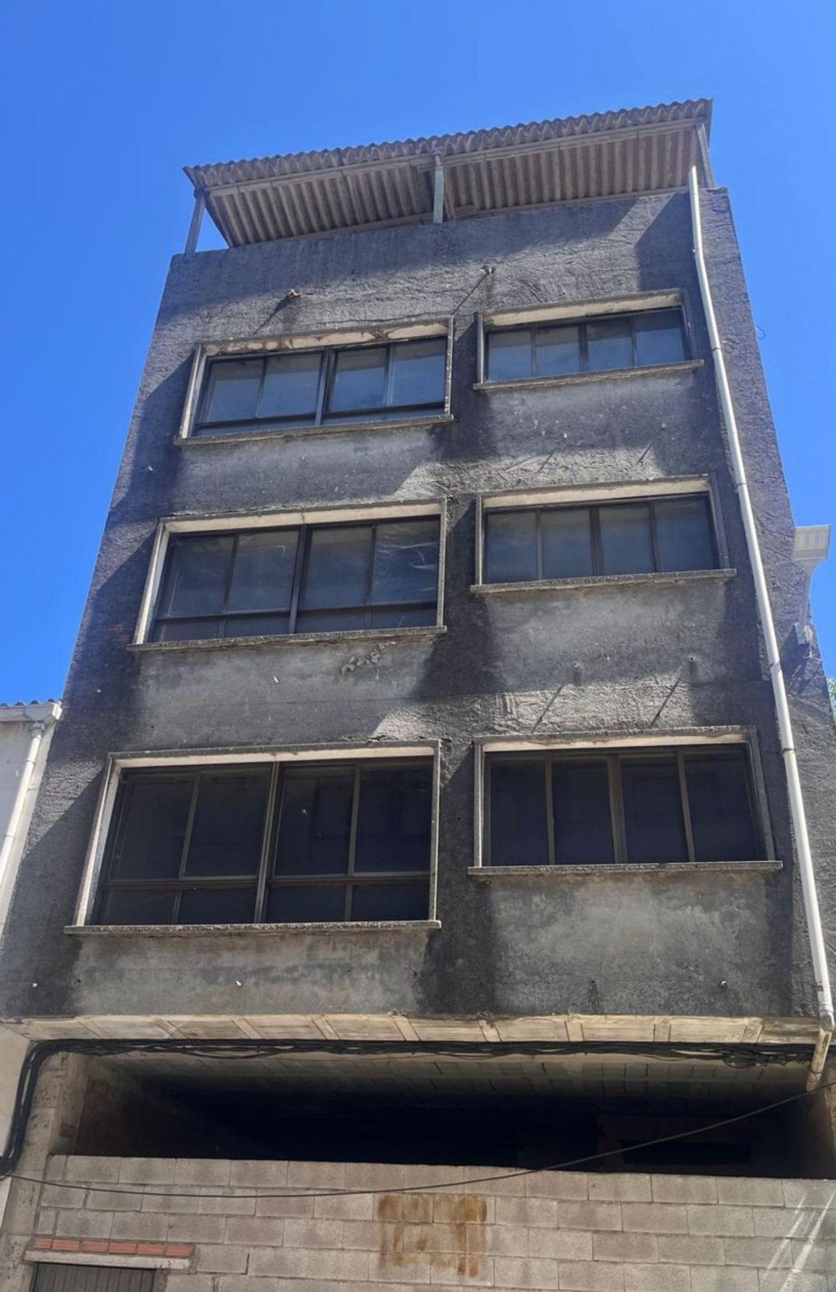 Bloque abandonado en la calle Gradín.