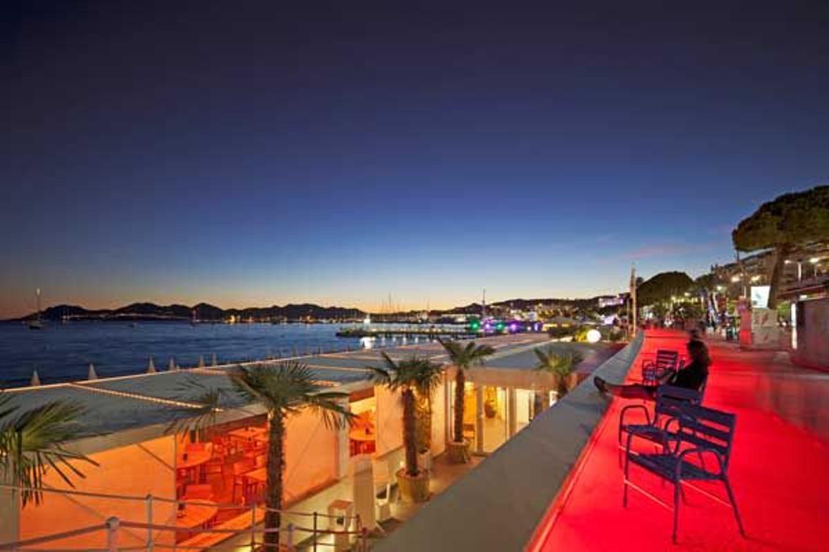 Vista de Cannes desde el paso de La Croisette.