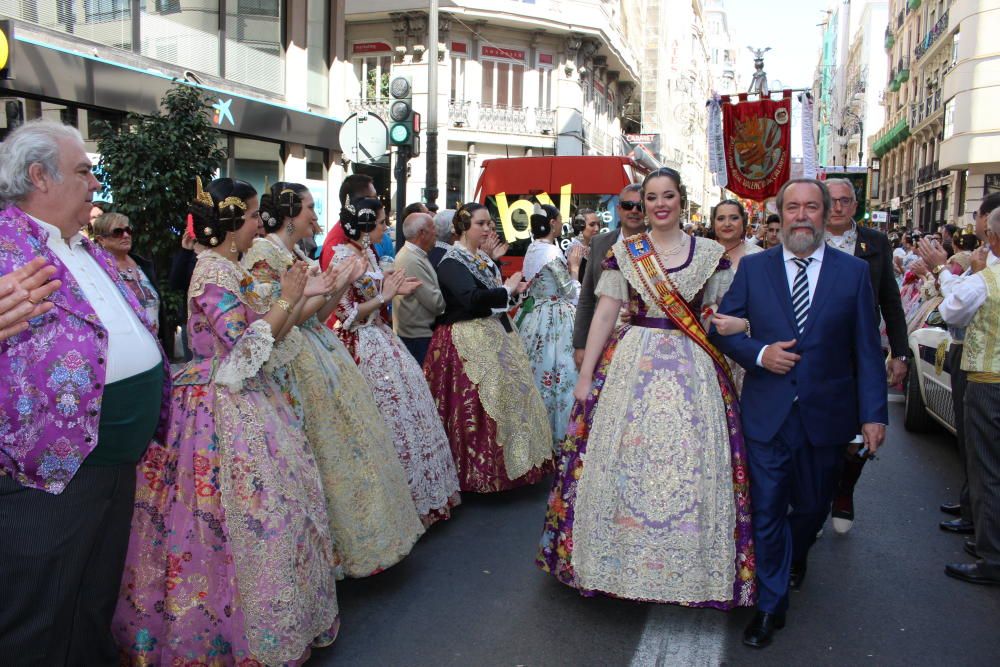 Recogida de premios de las comisiones falleras