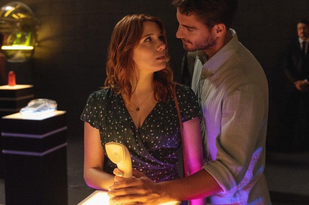 Valeria y Víctor en la serie de Netflix