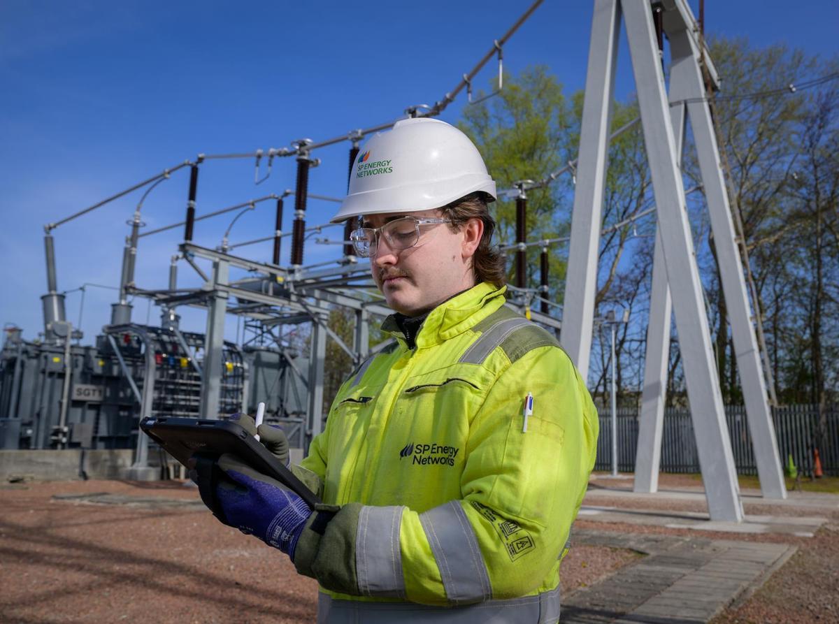 Iberdrola integra inteligencia artificial y talento humano en más de 450 proyectos para impulsar la electrificación.