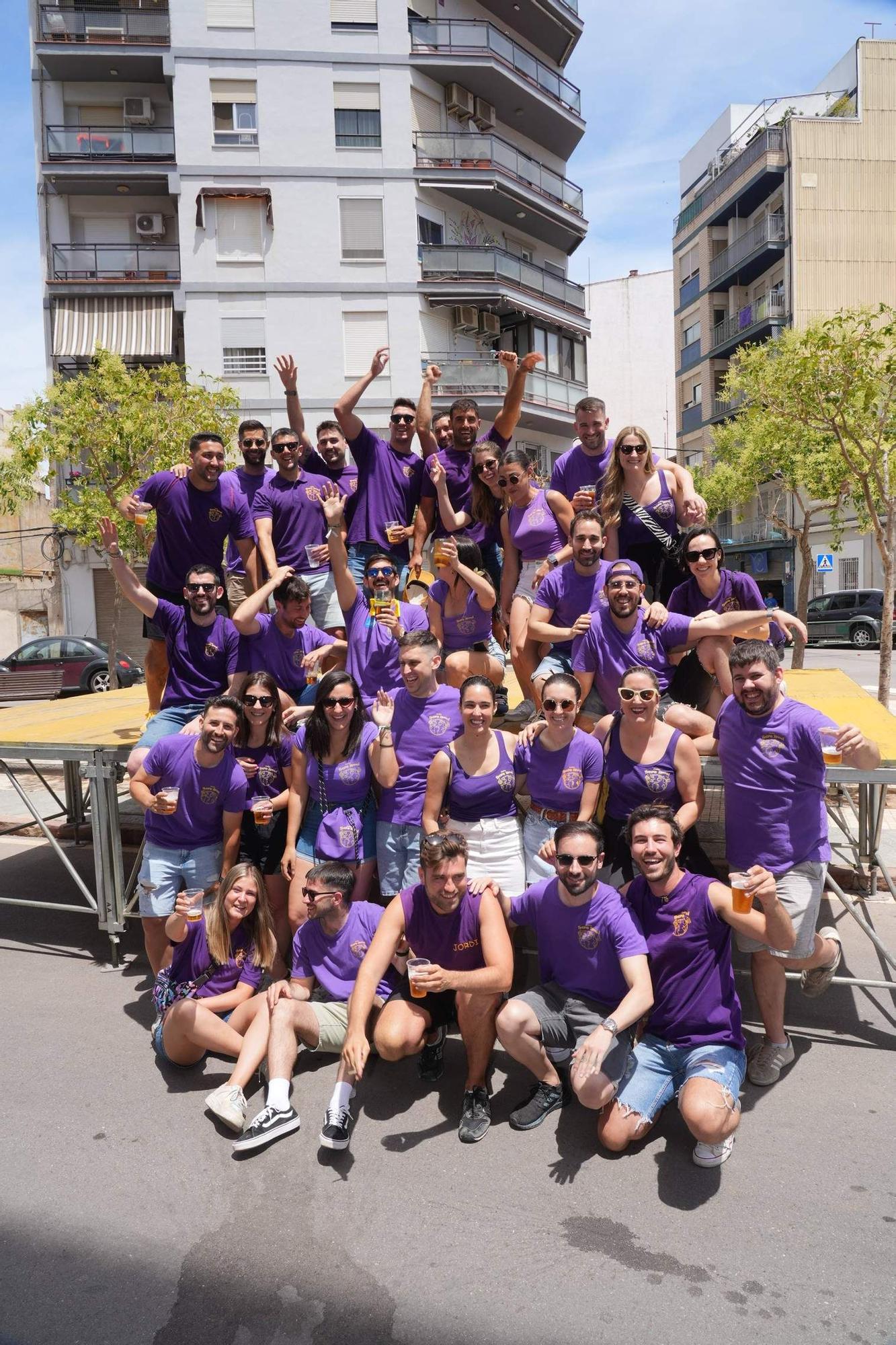 El Grau da inicio a las fiestas de Sant Pere con pólvora, bous y música