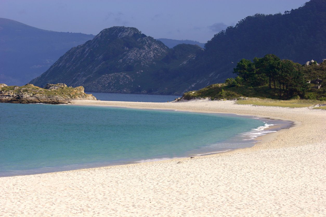 Las Islas Cíes tienen unas de las playas más bonitas de España, y del mundo.