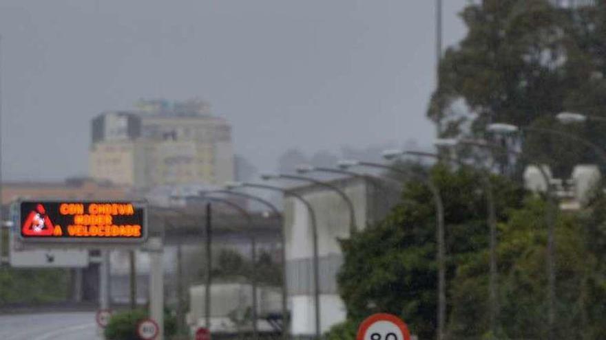 Una de las inundaciones en la autovía de Marín. // G. Santos