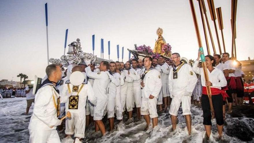 Imagen de archivo de la procesión de la Virgen del Carmen de La Carihuela.