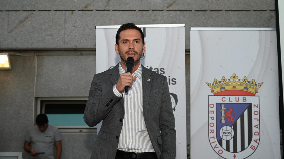 Leo Casanova, durante la presentación de las camisetas el pasado mes de junio.