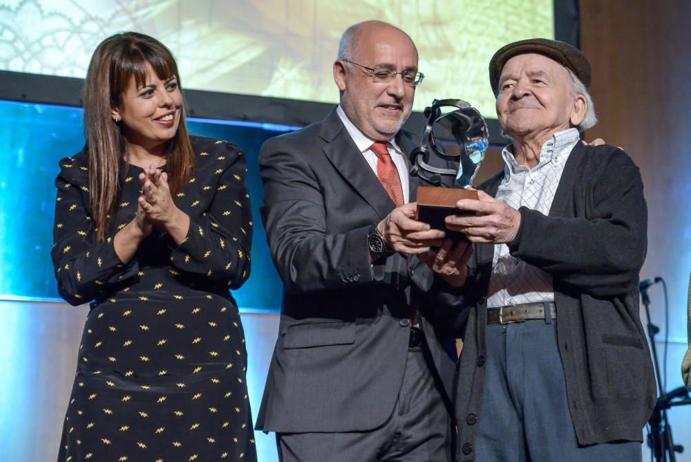 Los artesanos son homenajeados por el Cabildo