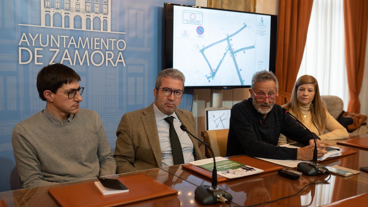 Rueda de prensa en el Ayuntamiento de Zamora sobre zonas de carga y descarga.